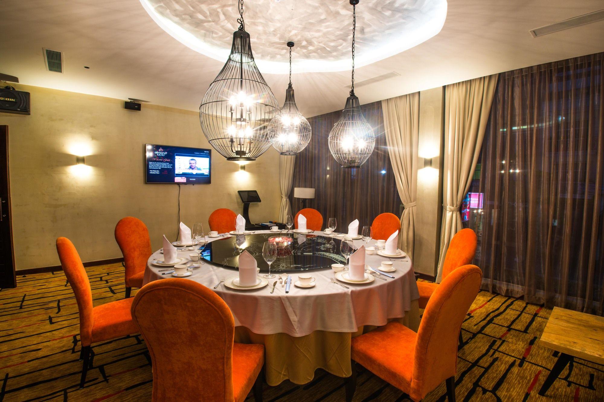 Almond Hotel Bassac River Phnompen Kültér fotó