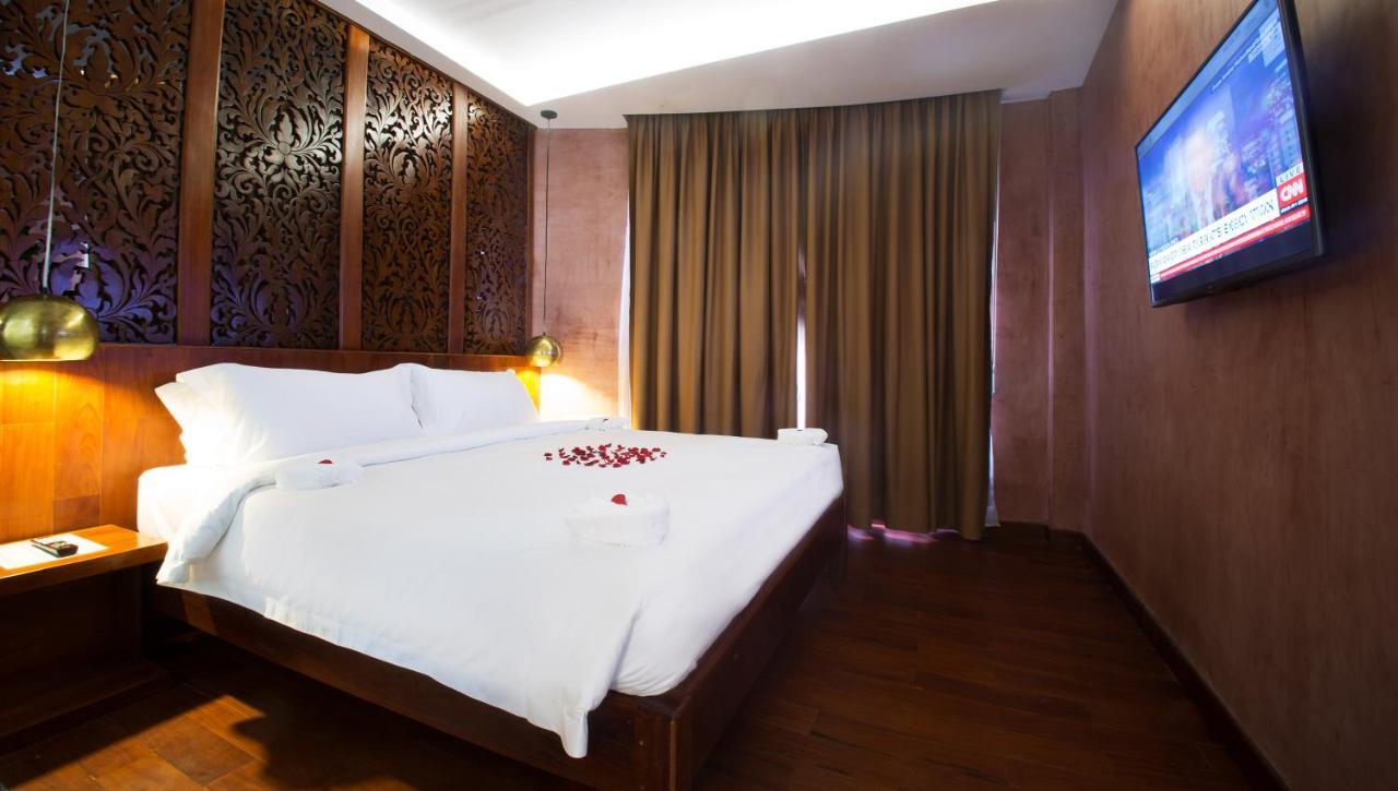 Almond Hotel Bassac River Phnompen Kültér fotó