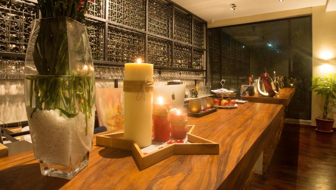 Almond Hotel Bassac River Phnompen Kültér fotó