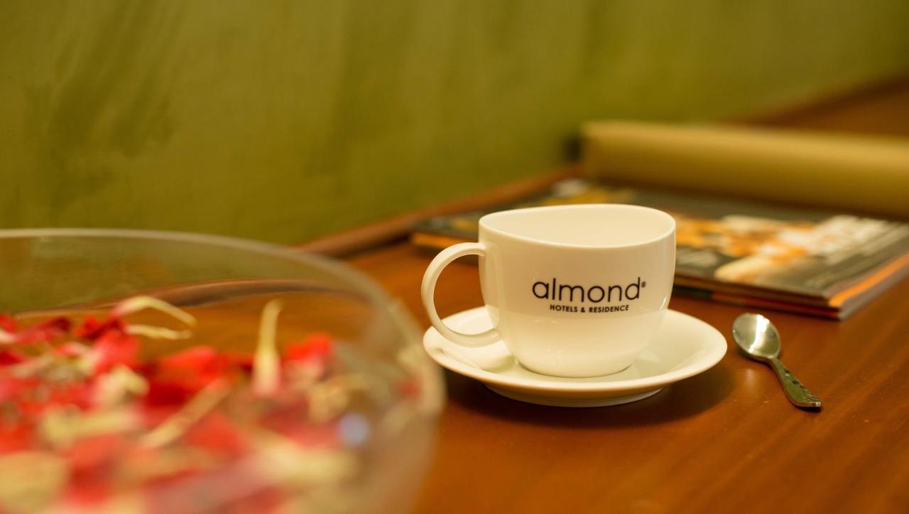 Almond Hotel Bassac River Phnompen Kültér fotó