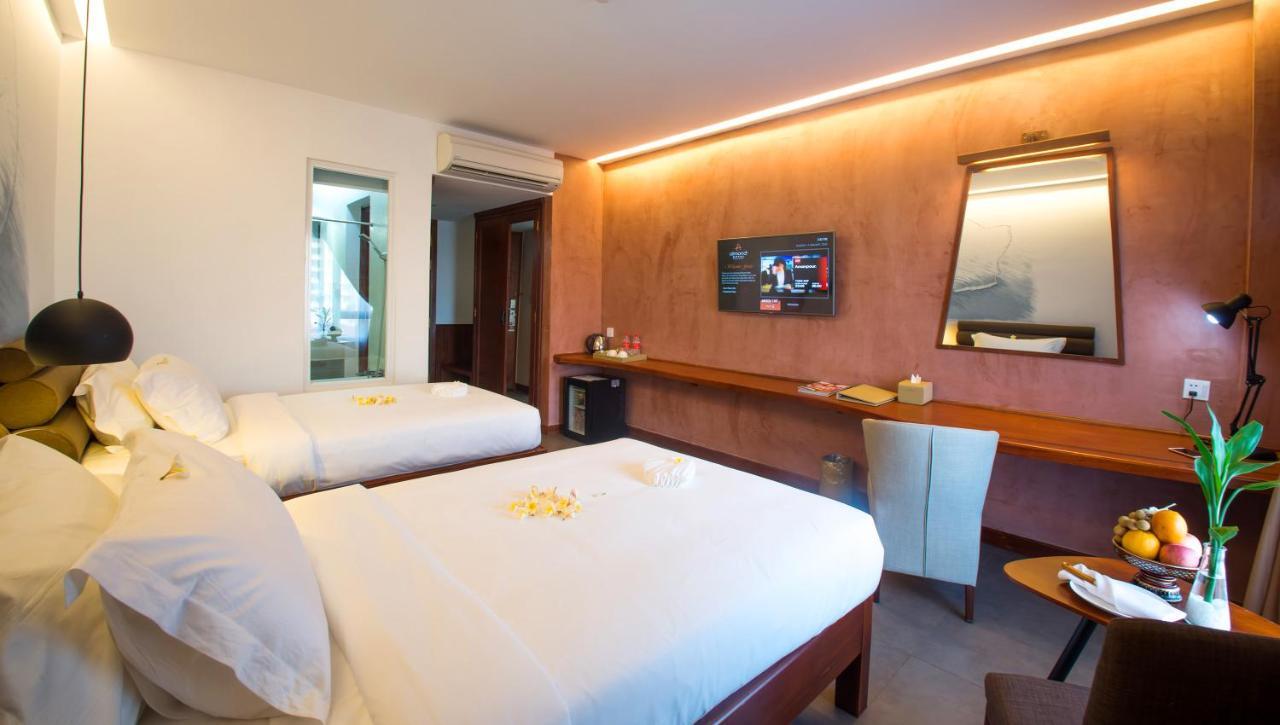 Almond Hotel Bassac River Phnompen Kültér fotó