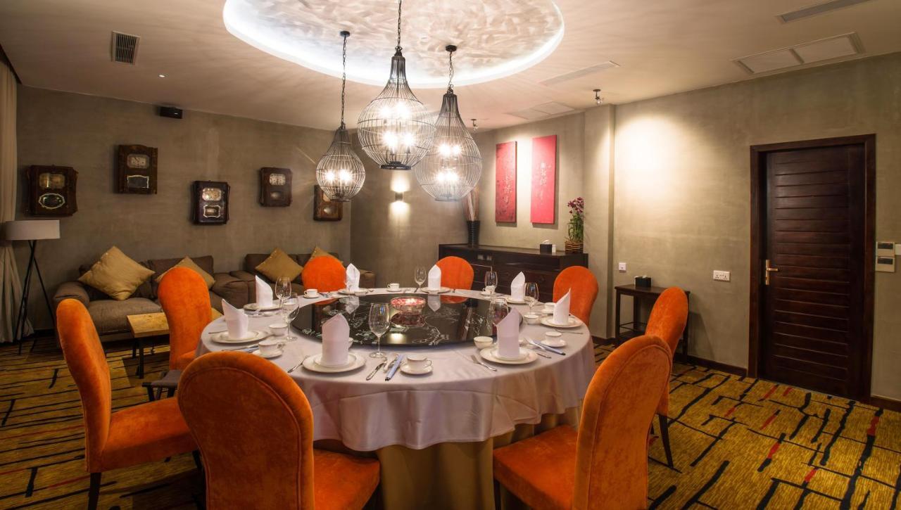 Almond Hotel Bassac River Phnompen Kültér fotó