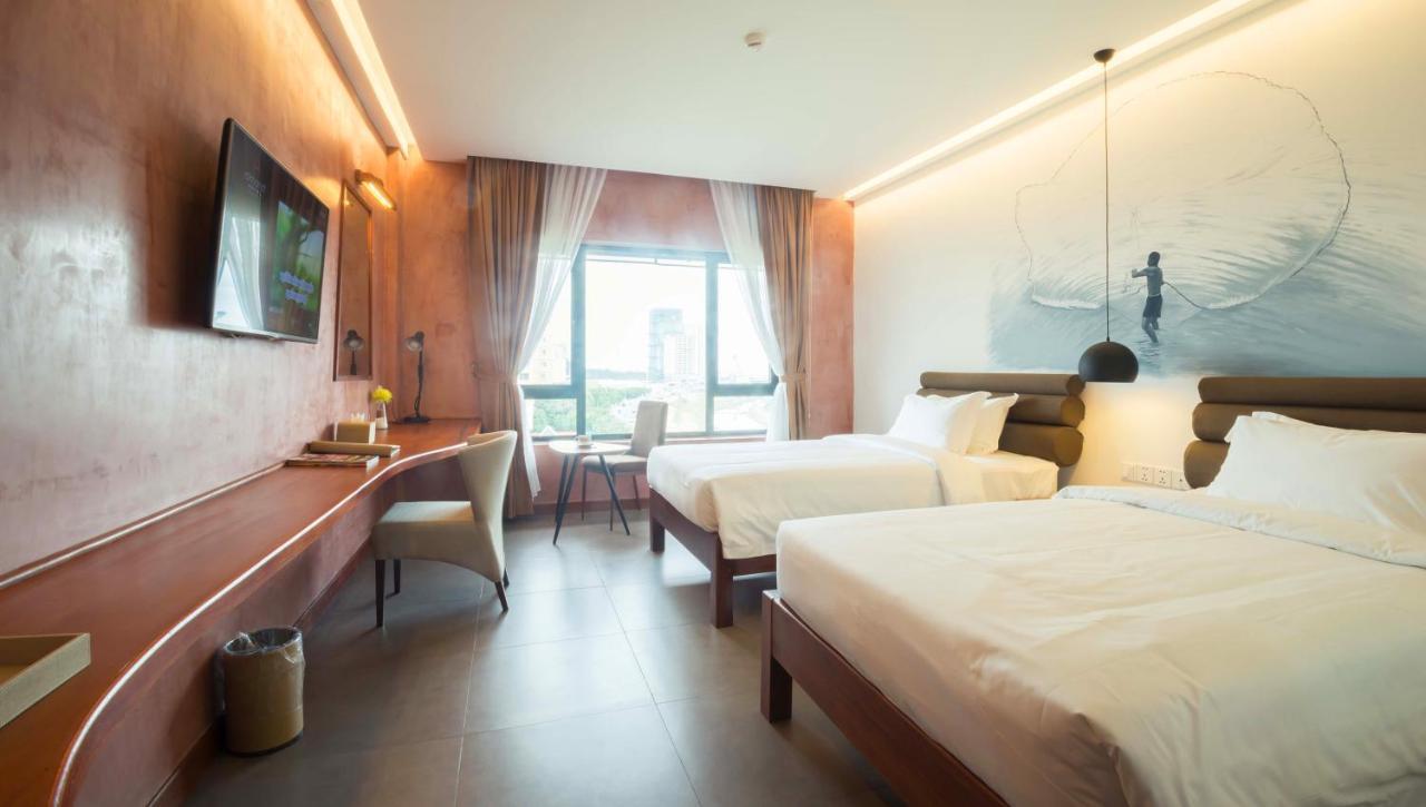 Almond Hotel Bassac River Phnompen Kültér fotó