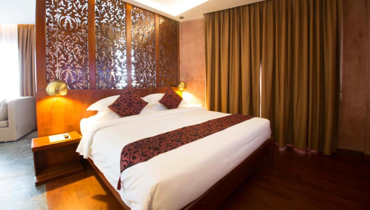 Almond Hotel Bassac River Phnompen Kültér fotó