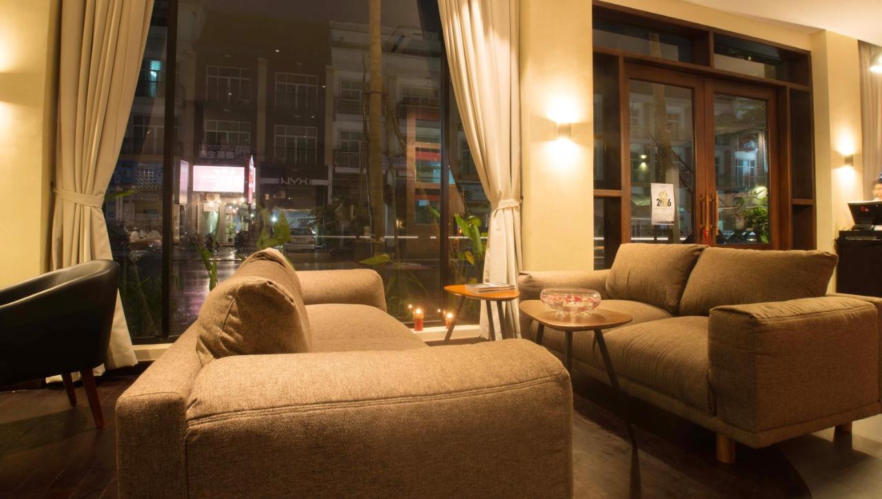 Almond Hotel Bassac River Phnompen Kültér fotó